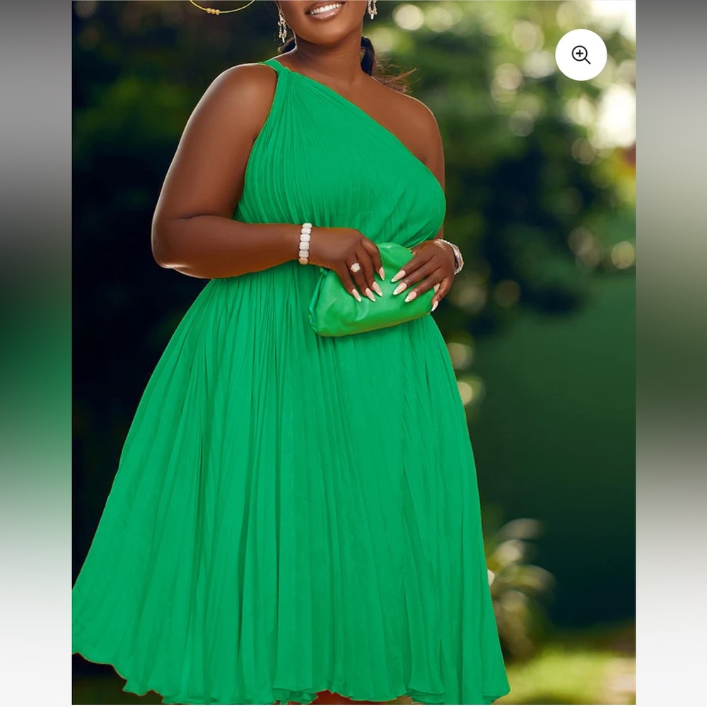 Elegant Green One-Shoulder Dress